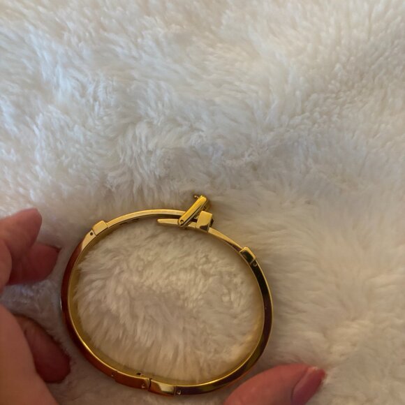 Michael Kors tortoise and gold bangle bracelt. Approx. 7 inches in diameter - Picture 11 of 14